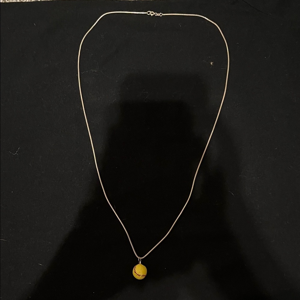 Elegant Gold Pendant Necklace